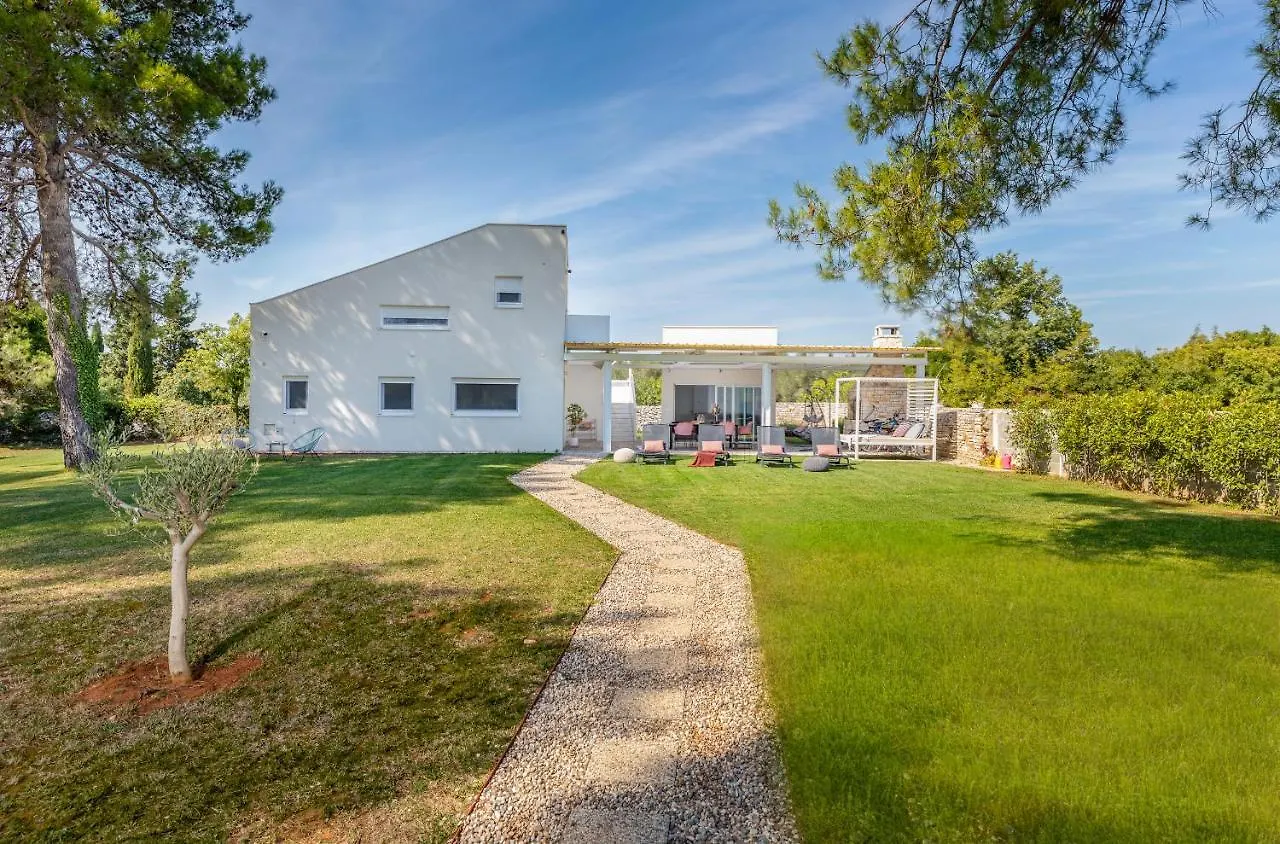 Shimunelka Peroj Villa